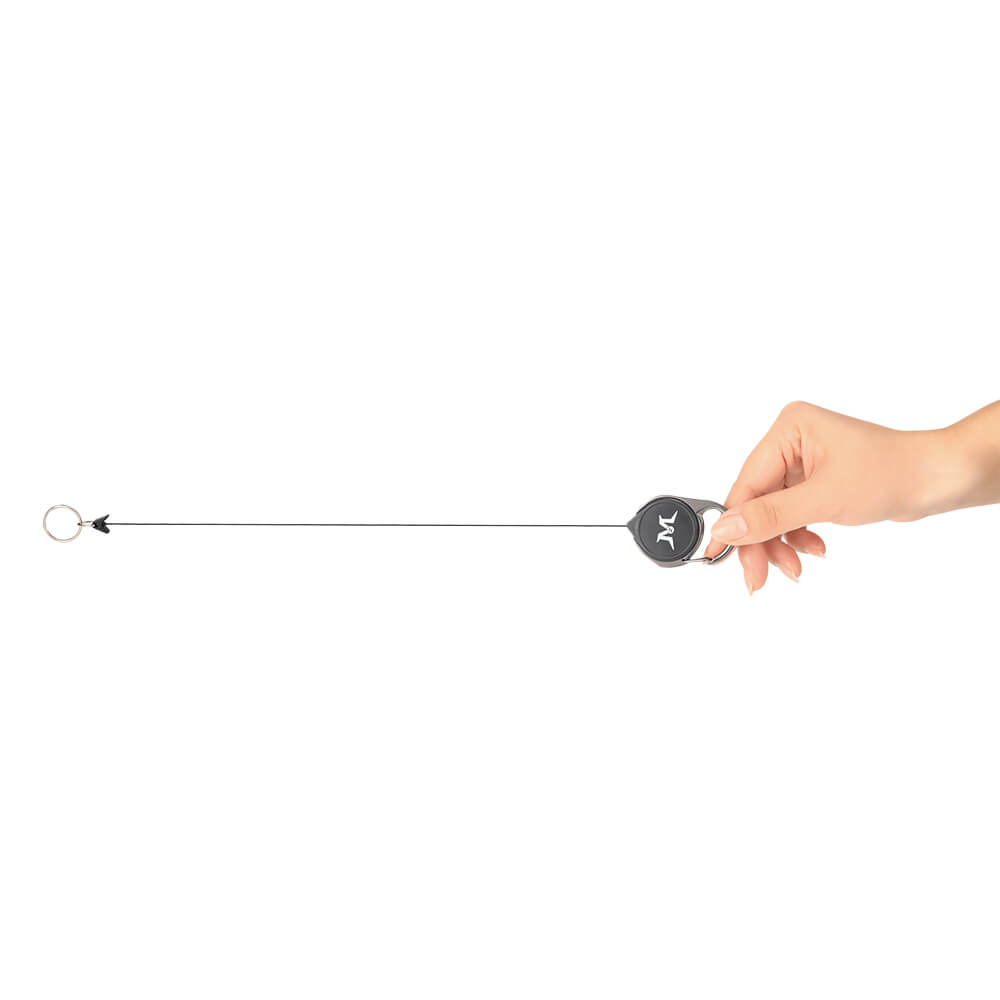 Portable golf club cleaning brush with retractable zipline for easy attachment2